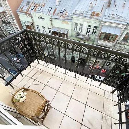 світло є! історичний центр! Apartment *